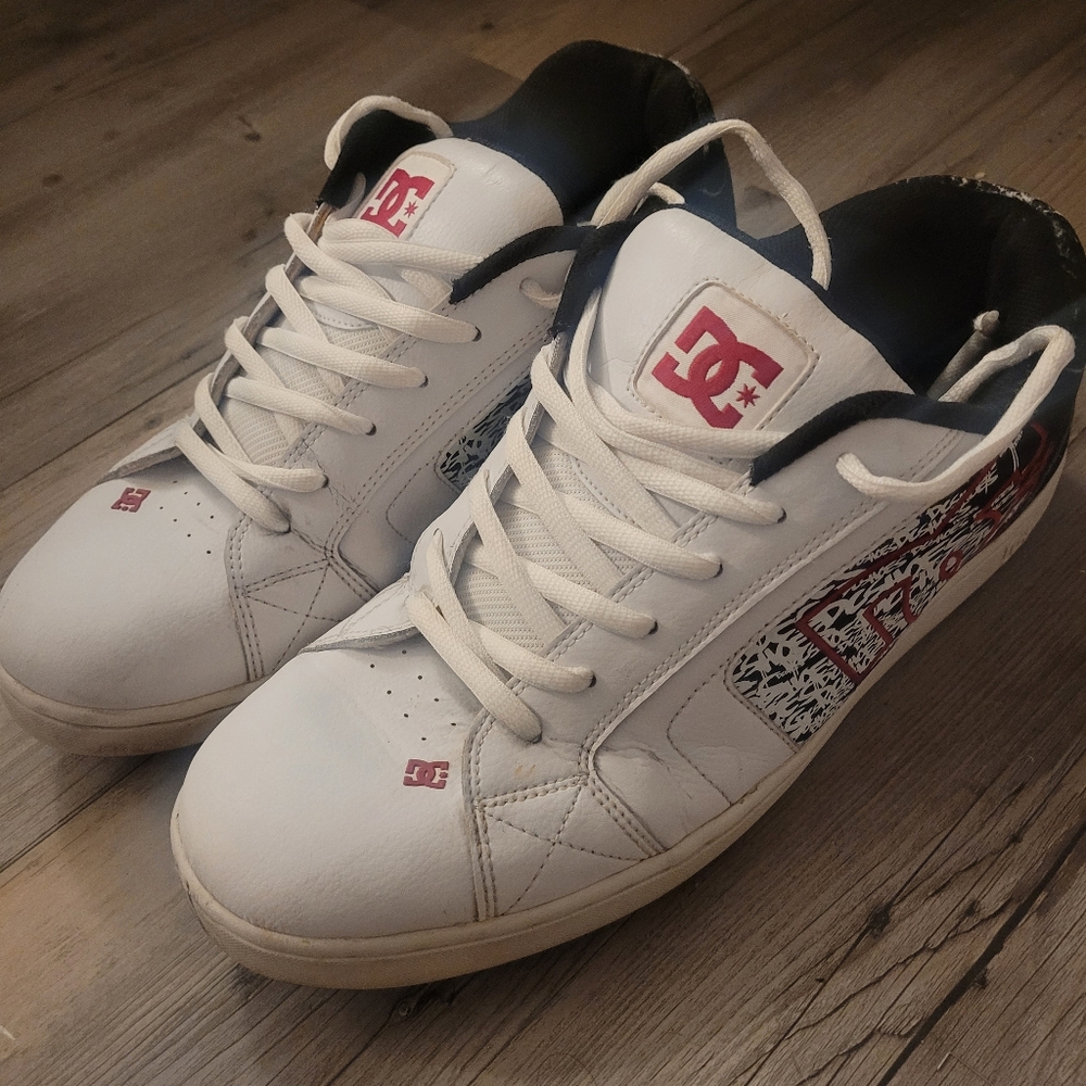 DC SHOES SIZE 13 DOESNT FIT ME NEED GONE ASAP